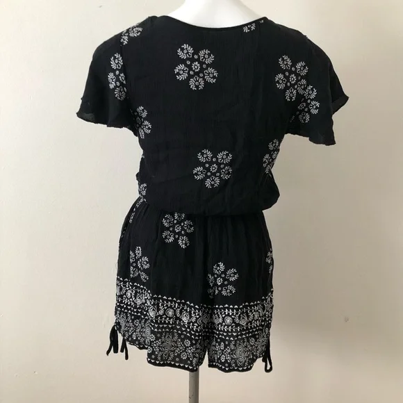 Band of Gypsies Boho Black and White Romper Size Small - Picture 6 of 7
